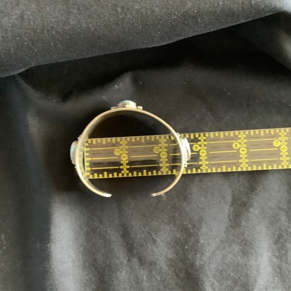 Filigree silver and turquoise cuff bracelet - Picture 5 of 5